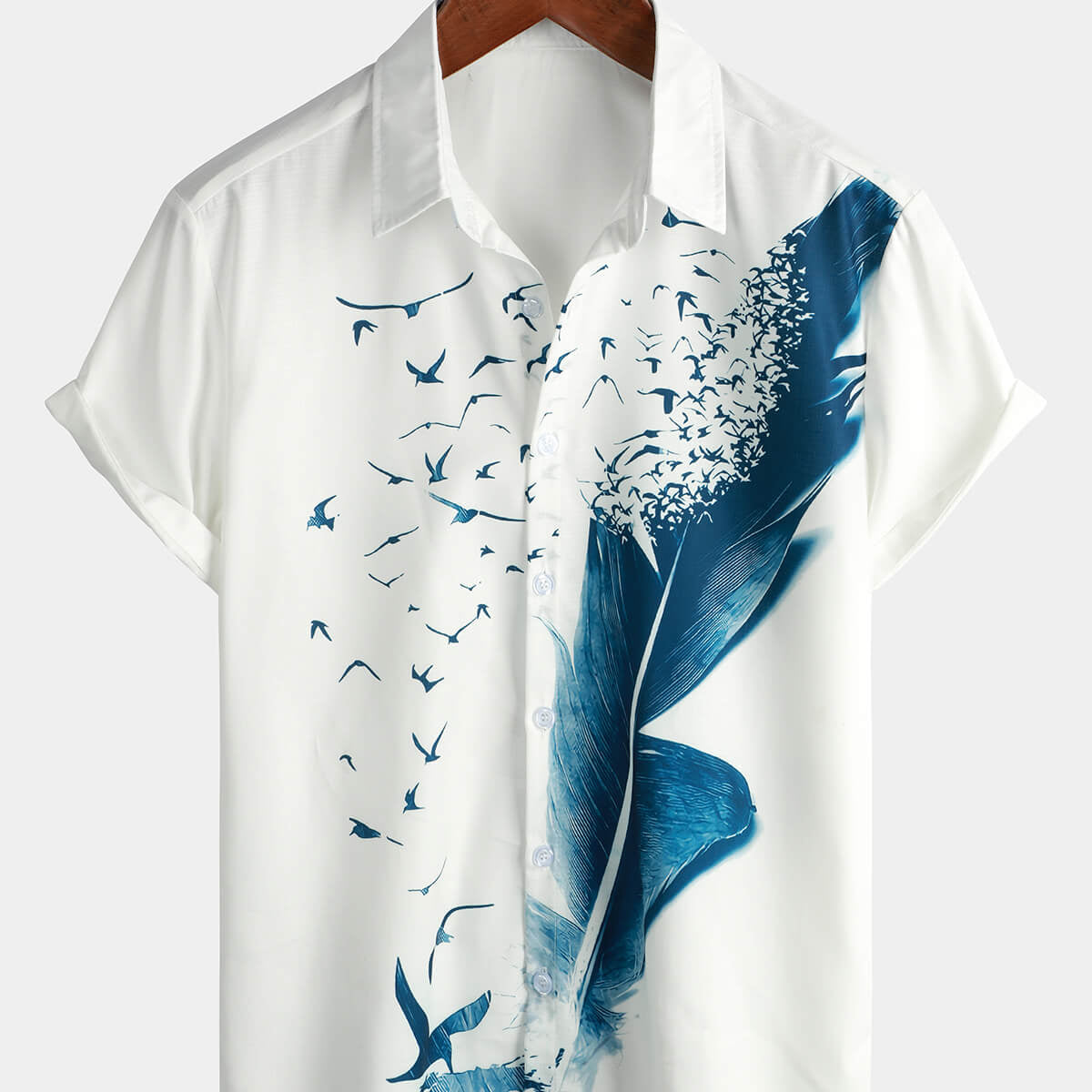 Camisa de crucero con botones de manga corta para vacaciones de verano y playa con estampado de plumas para hombre