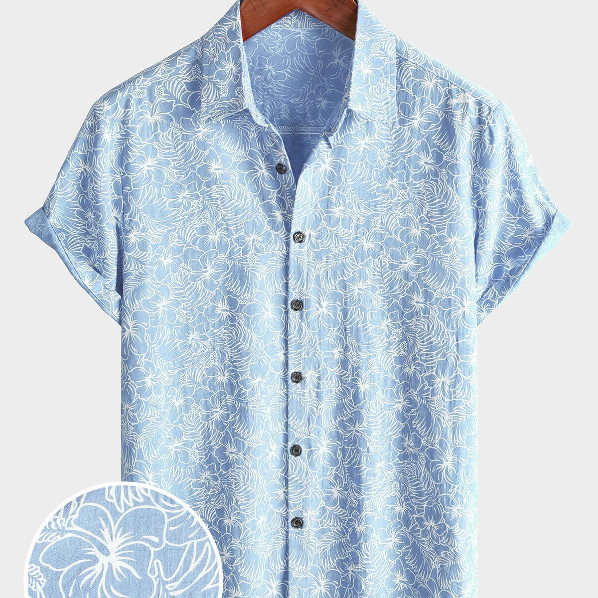 Camisa hawaiana de manga corta azul claro con botones y estampado de flores navideñas de algodón para hombre