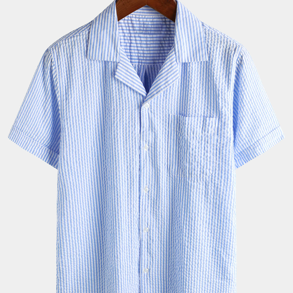 Camisa de playa de manga corta para campamento con cuello cubano y botones de verano azul de algodón a rayas para hombre
